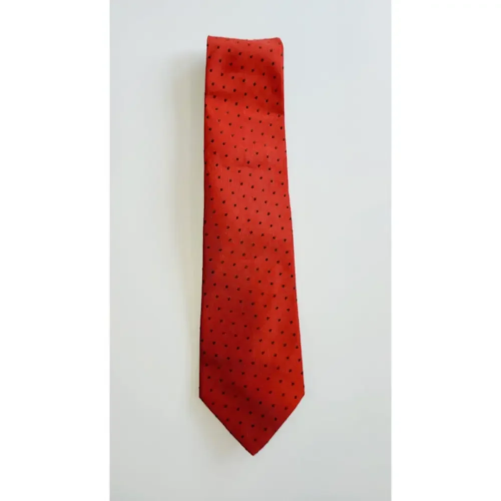 BANANA REPUBLIC 100 % Silk Tie Red & Black Mini‎ Dot Pattern